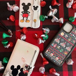 2020 Otterbox Disneyworld Christmas Cell Phone Case for IPhone 11. Like New!